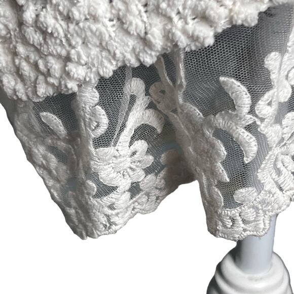 Absolutely Famous Size Medium White Popcorn Chenille Tunic Sweater Lace Hem - Picture 5 of 8